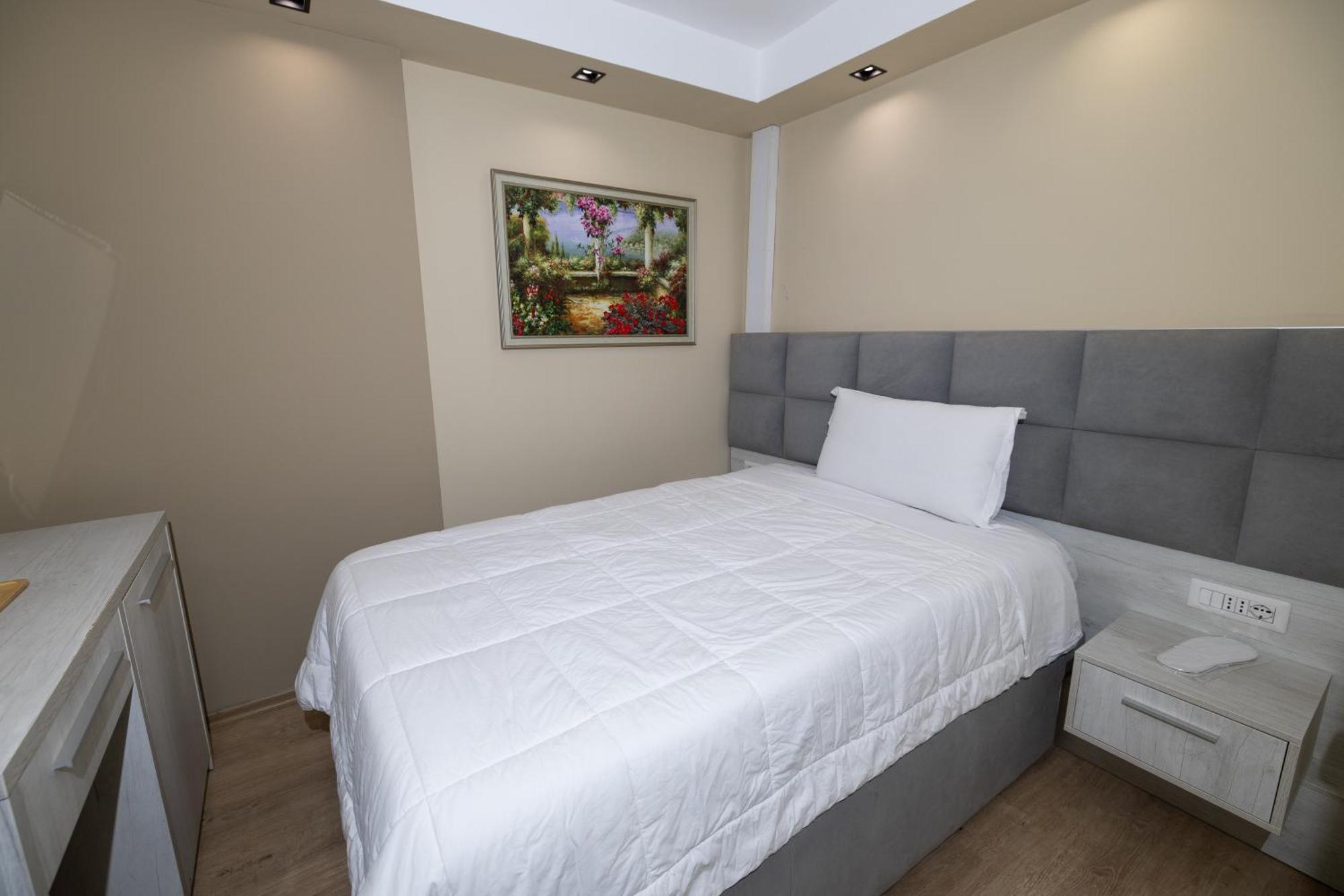 4R Colombo Hotel Τίρανα Εξωτερικό φωτογραφία