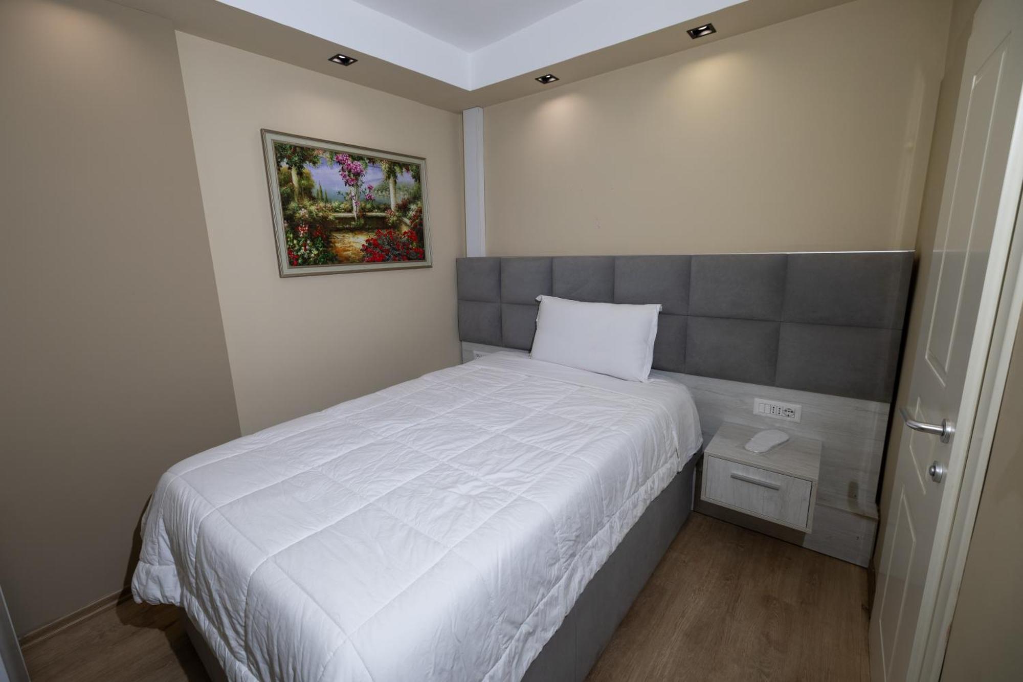 4R Colombo Hotel Τίρανα Εξωτερικό φωτογραφία