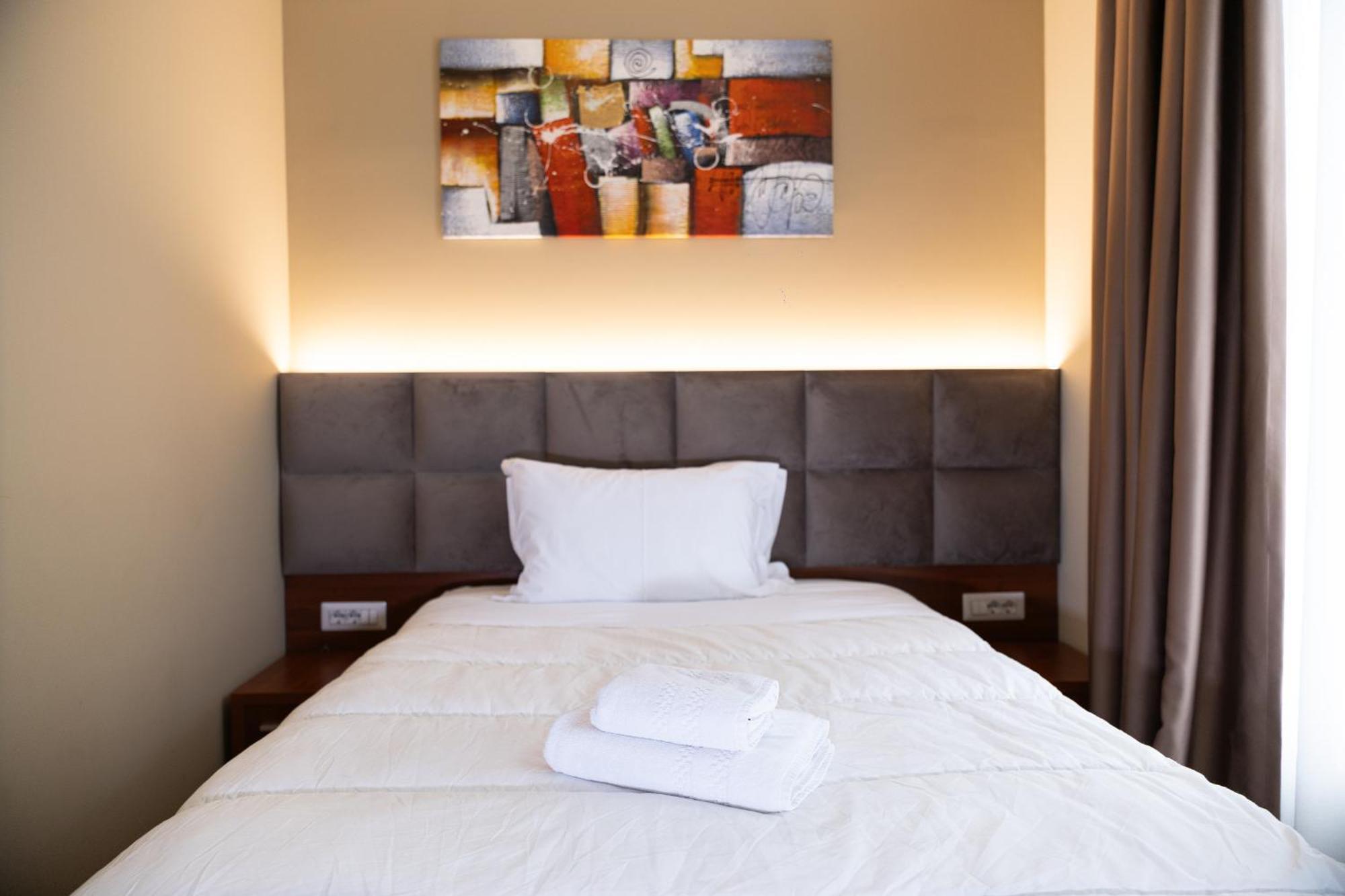 4R Colombo Hotel Τίρανα Εξωτερικό φωτογραφία